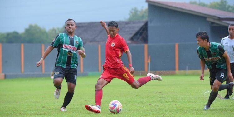 Bermain Dengan Hujan Lebat Persibat Taklukkan Tuan Rumah Bintang Timur 4-1
