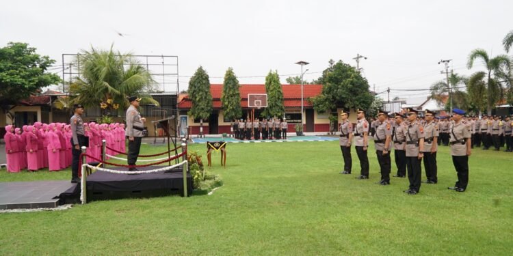 Serah Terima Jabatan dan Kenaikan Pangkat Warnai Awal Tahun di Polres Batang