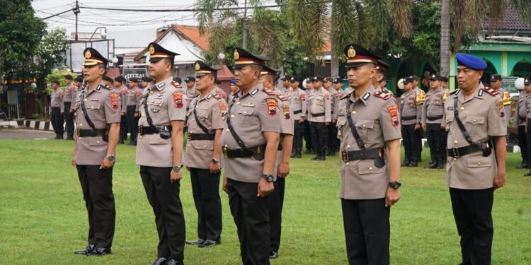 Serah Terima Jabatan dan Kenaikan Pangkat Warnai Awal Tahun di Polres Batang