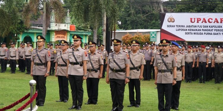 Serah Terima Jabatan dan Kenaikan Pangkat Warnai Awal Tahun di Polres Batang