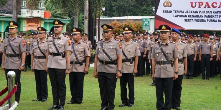 Serah Terima Jabatan dan Kenaikan Pangkat Warnai Awal Tahun di Polres Batang