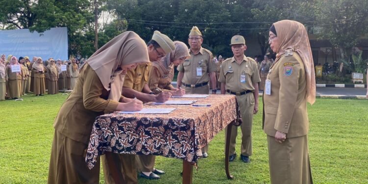 Awal Tahun 2025, Pj Bupati Batang Lantik 1.516 PPPK