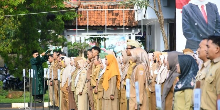 LHKPN Capai 100 Persen, Pj Bupati Batang Beri Penghargaan OPD Tercepat Melaporkan