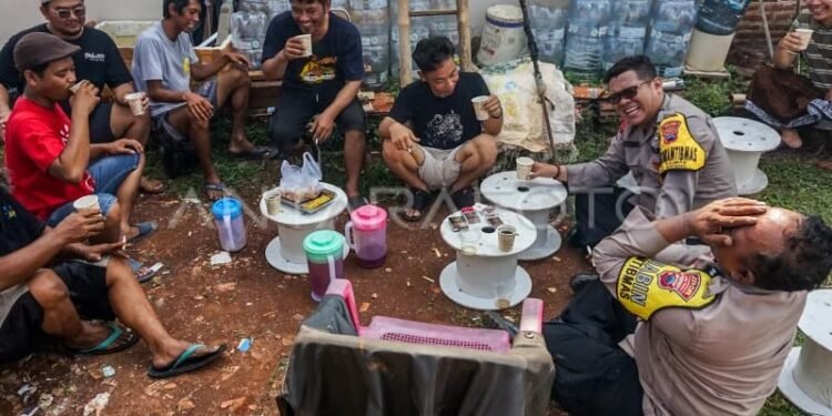 Ngopi Curhat Bersama Bripka Hartono, Solusi Bripka Hartono Jalin Keharmonisan dengan Masyarakat