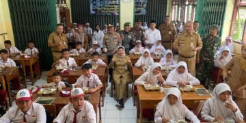 Program MBG, Pj Bupati Batang Tinjau Langsung Ke Sekolah