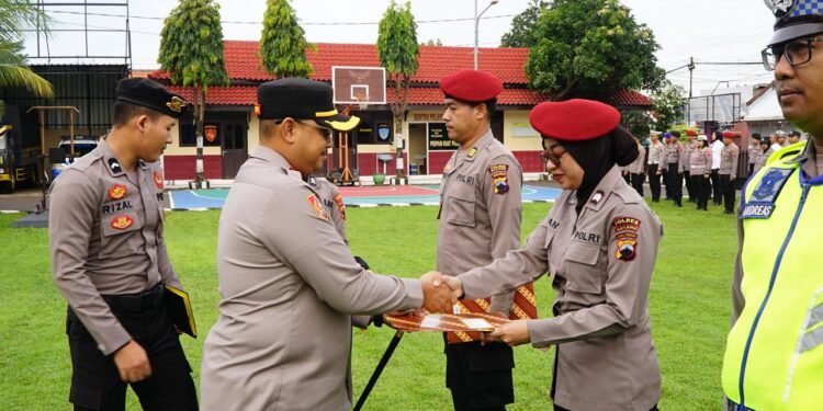 Apel Penghargaan Polres Batang, Kapolres Ingatkan Tantangan Masa Depan