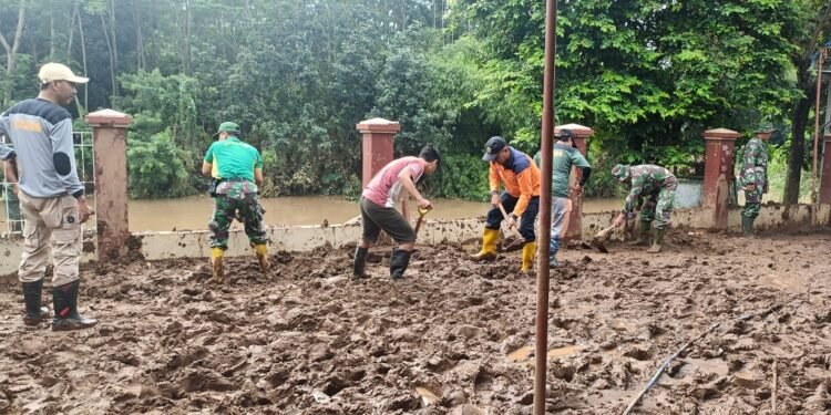 Luapan Sungai Sambong, Sisakan Lumpur Tebal