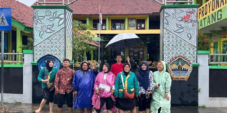 Banjir Rendam Sekolah di Batang, Disdikbud Nyatakan Keselamatan Siswa Lebih Prioritas