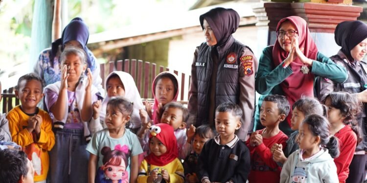 Polres Batang Gelar Trauma Healing untuk Korban Tanah Longsor dan Banjir Bandang di Desa Surjo