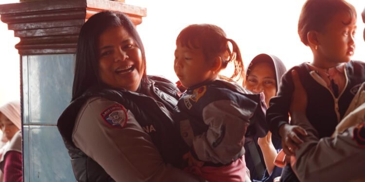 Polres Batang Gelar Trauma Healing untuk Korban Tanah Longsor dan Banjir Bandang di Desa Surjo