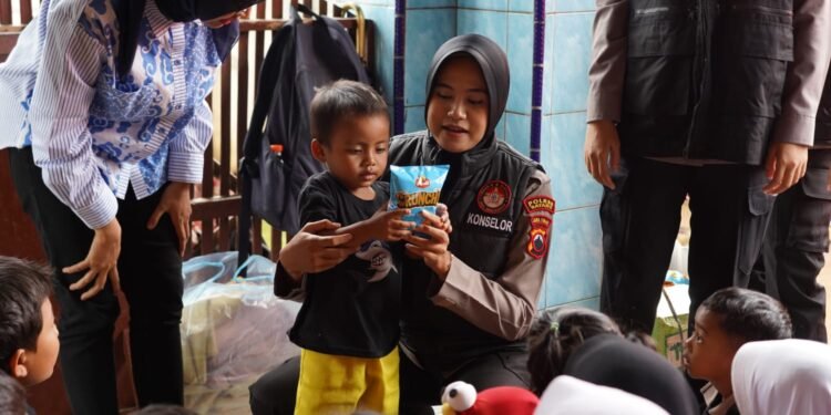 Polres Batang Gelar Trauma Healing untuk Korban Tanah Longsor dan Banjir Bandang di Desa Surjo