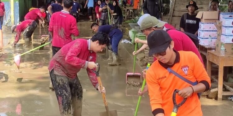 Beberapa Sekolah Di Kendal Terendam Lumpur Pasca Banjir Bandang, Ratusan Siswa Dipulangkan