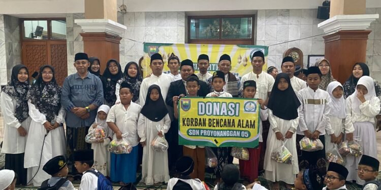 Peringati Isra Miraj, 313 Siswa SDN Proyonanggan 5 Batang Berikan Donasi Warga Terdampak Banjir