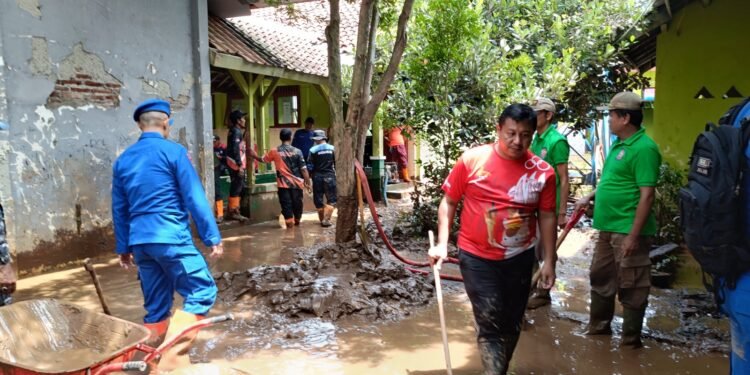 Ruang Kelas SMP 9 Dibersihkan, Pembelajaran Segera Dioptimalkan