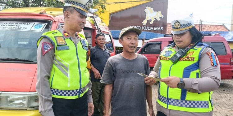 Ops Keselamatan Candi 2025 : Polres Batang Giatkan Sosialisasi Tertib Lalin di Pasar