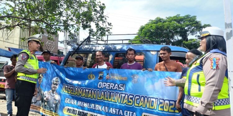 Ops Keselamatan Candi 2025 : Polres Batang Giatkan Sosialisasi Tertib Lalin di Pasar