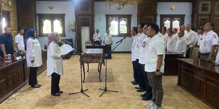 Optimalkan Kinerja, Pj Bupati Batang Lantik 4 Pejabat Pimpinan Tinggi Pratama