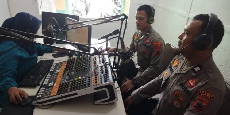 Polres Batang Gelar Sosialisasi di Radio MFM, Ajak Warga Patuhi Aturan Berlalu Lintas