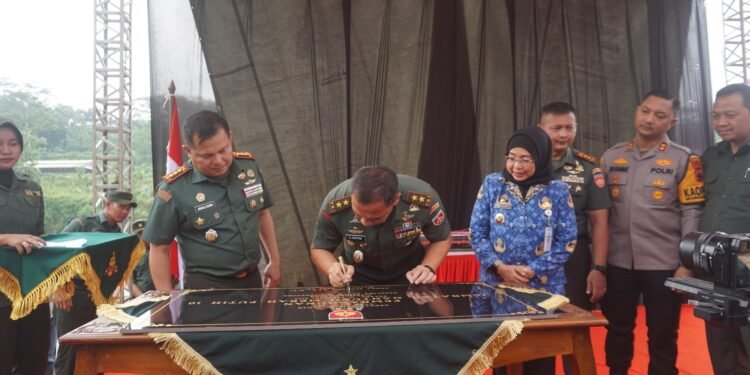 Pangdam IV/Diponegoro Resmikan Jembatan Gantung Merah Putih 10 Desa Kranggan