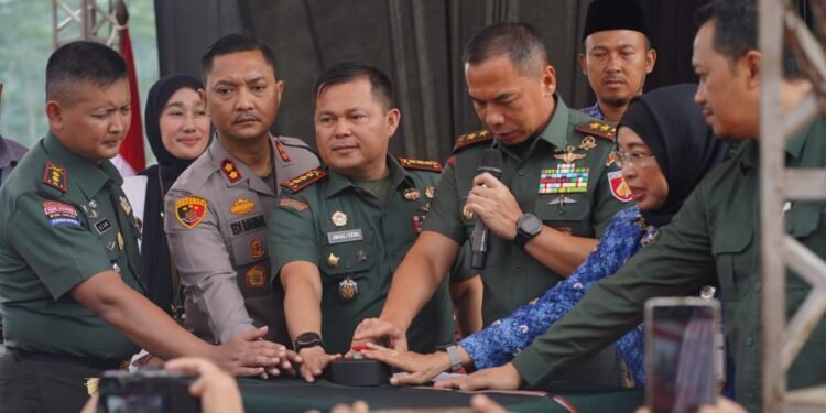 Pangdam IV/Diponegoro Resmikan Jembatan Gantung Merah Putih 10 Desa Kranggan