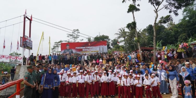 Pangdam IV/Diponegoro Resmikan Jembatan Gantung Merah Putih 10 Desa Kranggan