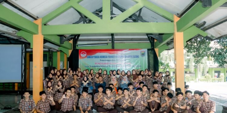 Penyuluhan Pencegahan Perkawinan Anak di SMAN 2 Batang, dr. Utariyah Budiastuti Berikan Edukasi kepada Siswa