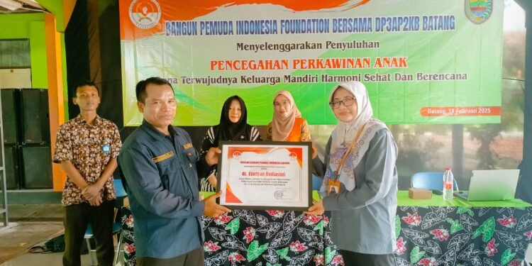 Penyuluhan Pencegahan Perkawinan Anak di SMAN 2 Batang, dr. Utariyah Budiastuti Berikan Edukasi kepada Siswa