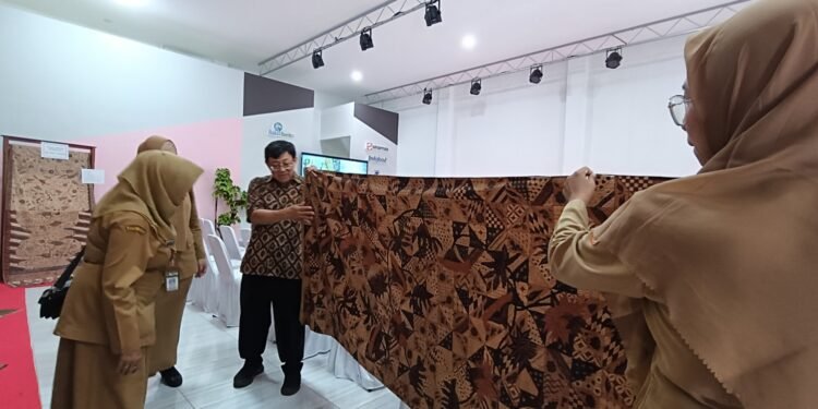 Rawan Punah, SMK Neswara Siapkan Pembatik Muda