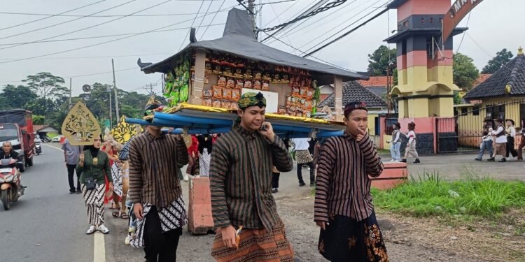 Tradisi Punggahan Ala Skansaka, Siswa Tampilkan Karakter Unik