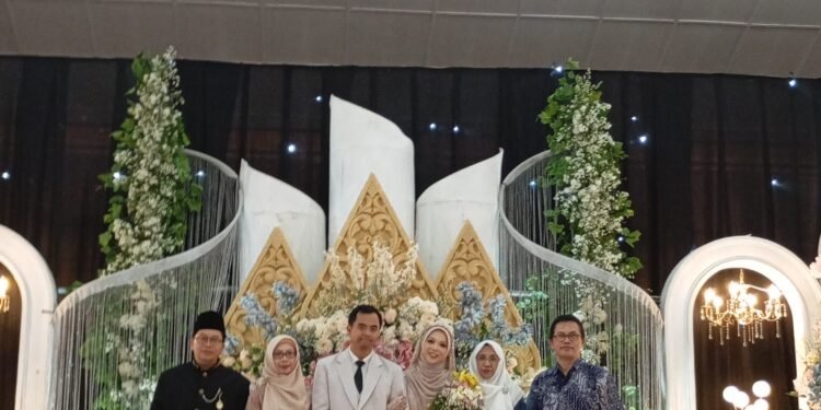 Pernikahan Dila dan Fikri Diselimuti Kemewahan dan Keharmonisan, Prof. Dr. Makrum Kholil Hadiri dan Berikan Doa Restu