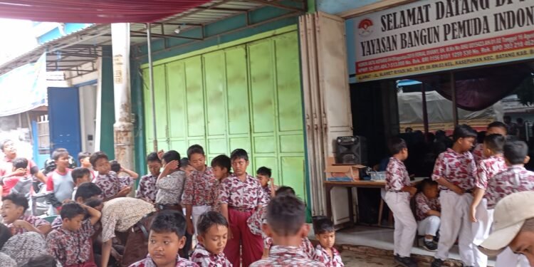 76 Siswa SD Serbu Kantor Yayasan Bangun Pemuda Indonesia dalam Layanan Sosial Pangkas Rambut Gratis**