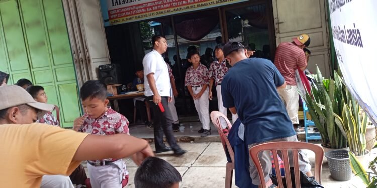 76 Siswa SD Serbu Kantor Yayasan Bangun Pemuda Indonesia dalam Layanan Sosial Pangkas Rambut Gratis**