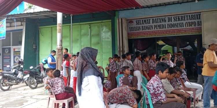 76 Siswa SD Serbu Kantor Yayasan Bangun Pemuda Indonesia dalam Layanan Sosial Pangkas Rambut Gratis**