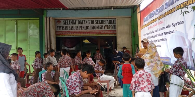 76 Siswa SD Serbu Kantor Yayasan Bangun Pemuda Indonesia dalam Layanan Sosial Pangkas Rambut Gratis**