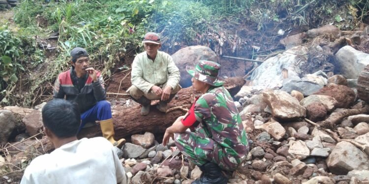 Antisipasi Bencana Susulan, Babinsa Koramil 05/Reban Himbau Warga Waspada