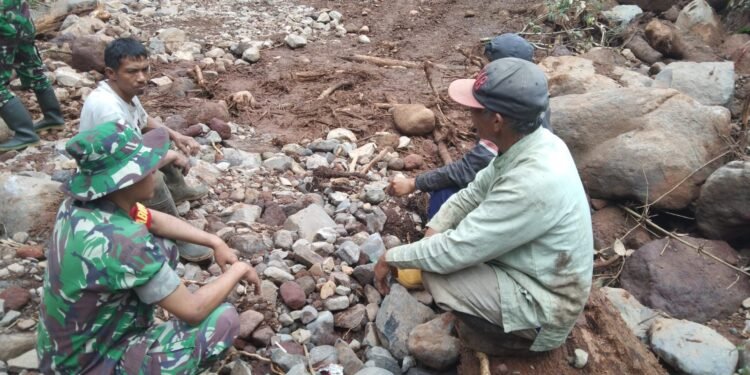 Antisipasi Bencana Susulan, Babinsa Koramil 05/Reban Himbau Warga Waspada