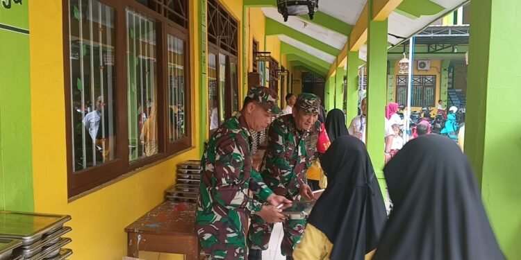 Babinsa Desa Kauman Dampingi Penyaluran Program Makan Bergizi Gratis