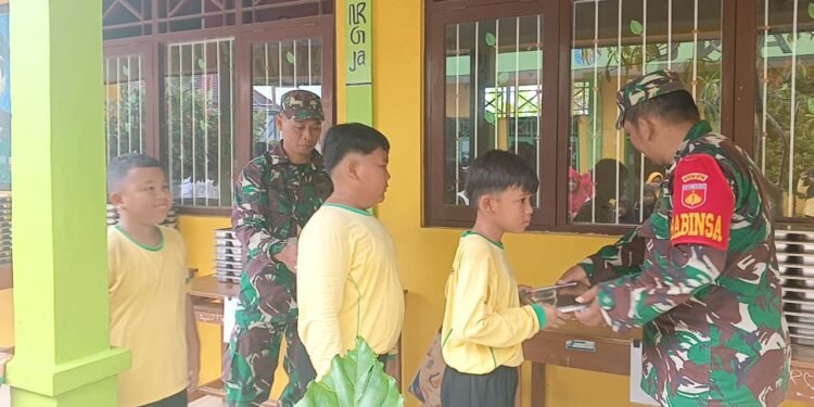 Babinsa Desa Kauman Dampingi Penyaluran Program Makan Bergizi Gratis