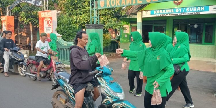 Hari Pertama Puasa, Koramil 01 /Subah Bagikan Takjil Gratis