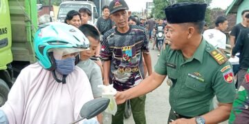 Koramil 03/Gringsing, Indahnya Berbagi Takjil di Bulan Ramadhan