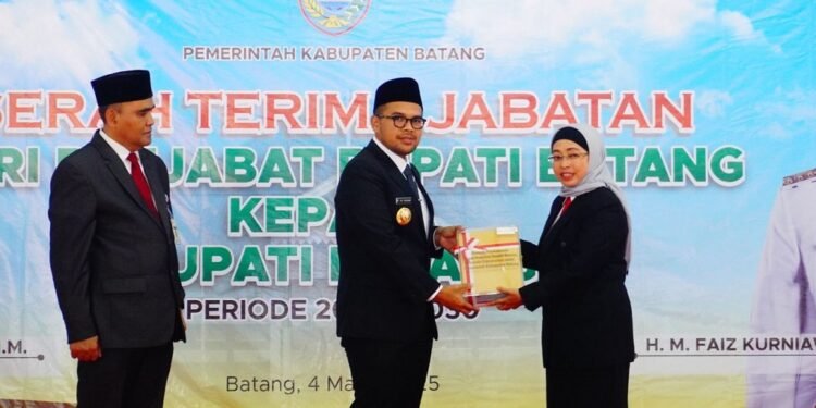 Pegiat Literasi Batang Abadikan Kepemimpinan Pj Bupati Dalam Sebuah Buku