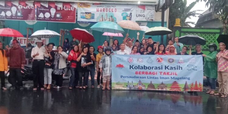 Mempererat Hubungan Baik Antar Sesama, Persaudaraan Lintas Iman Kota Magelang Adakan Pembagian Takjil Bersama