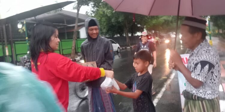 Mempererat Hubungan Baik Antar Sesama, Persaudaraan Lintas Iman Kota Magelang Adakan Pembagian Takjil Bersama