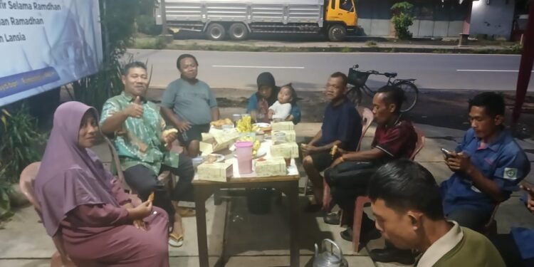 Semarak Ramadhan Takjil Bersama Para Musyafir  di Teras Lenggah Pantura Batang