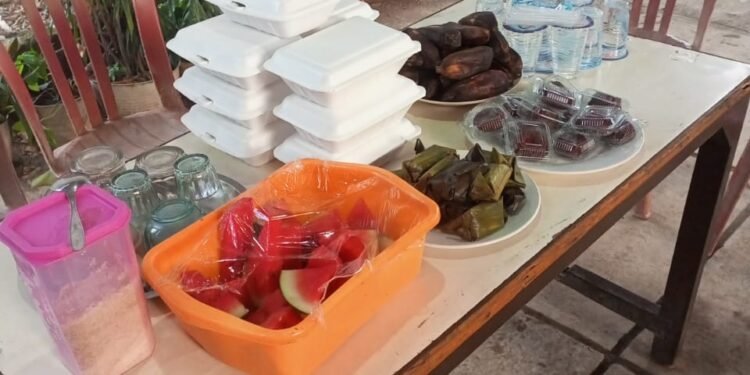 Semarak Ramadhan Takjil Bersama Para Musyafir  di Teras Lenggah Pantura Batang