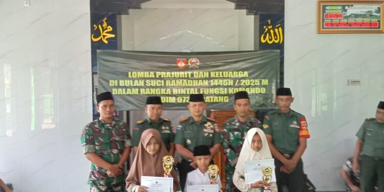Dandim Batang Serahkan Piala dan Sertifikat Pemenang Lomba  Untuk Anak Prajurit