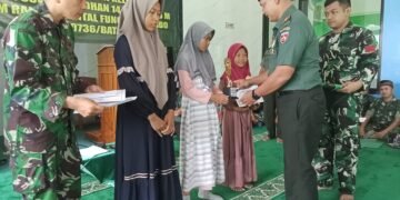 Dandim Batang Serahkan Piala dan Sertifikat Pemenang Lomba  Untuk Anak Prajurit