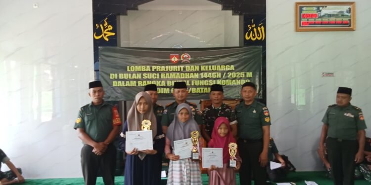Dandim Batang Serahkan Piala dan Sertifikat Pemenang Lomba  Untuk Anak Prajurit