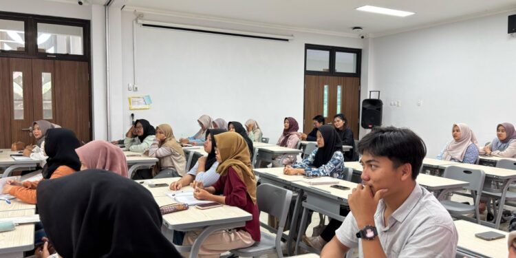 Anggota DPR RI Menjadi Dosen Tamu Di PSDKU Undip Batang