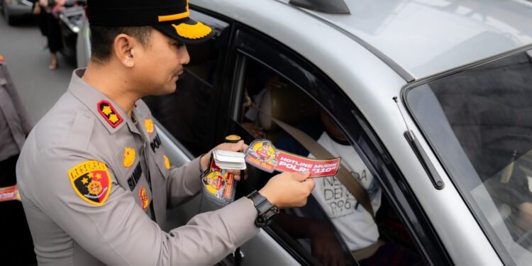 Sambut Ramadan, TK Kemala Bhayangkari Polres Batang Berbagi Takjil dengan Masyarakat